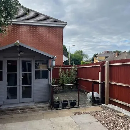 Cose Ley Home Away From Home Coseley Exterior photo